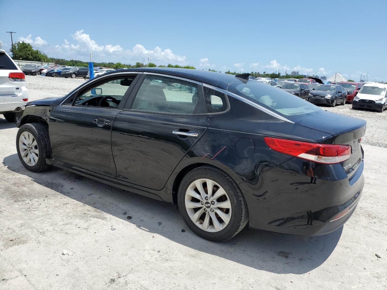 5XXGT4L37JG268305 2018 KIA OPTIMA - Image 2