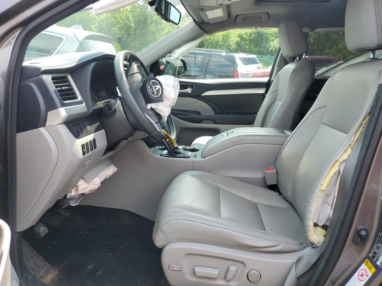 2016 Toyota Highlander Xle VIN: 5TDJKRFHXGS270022 Lot: 64096554