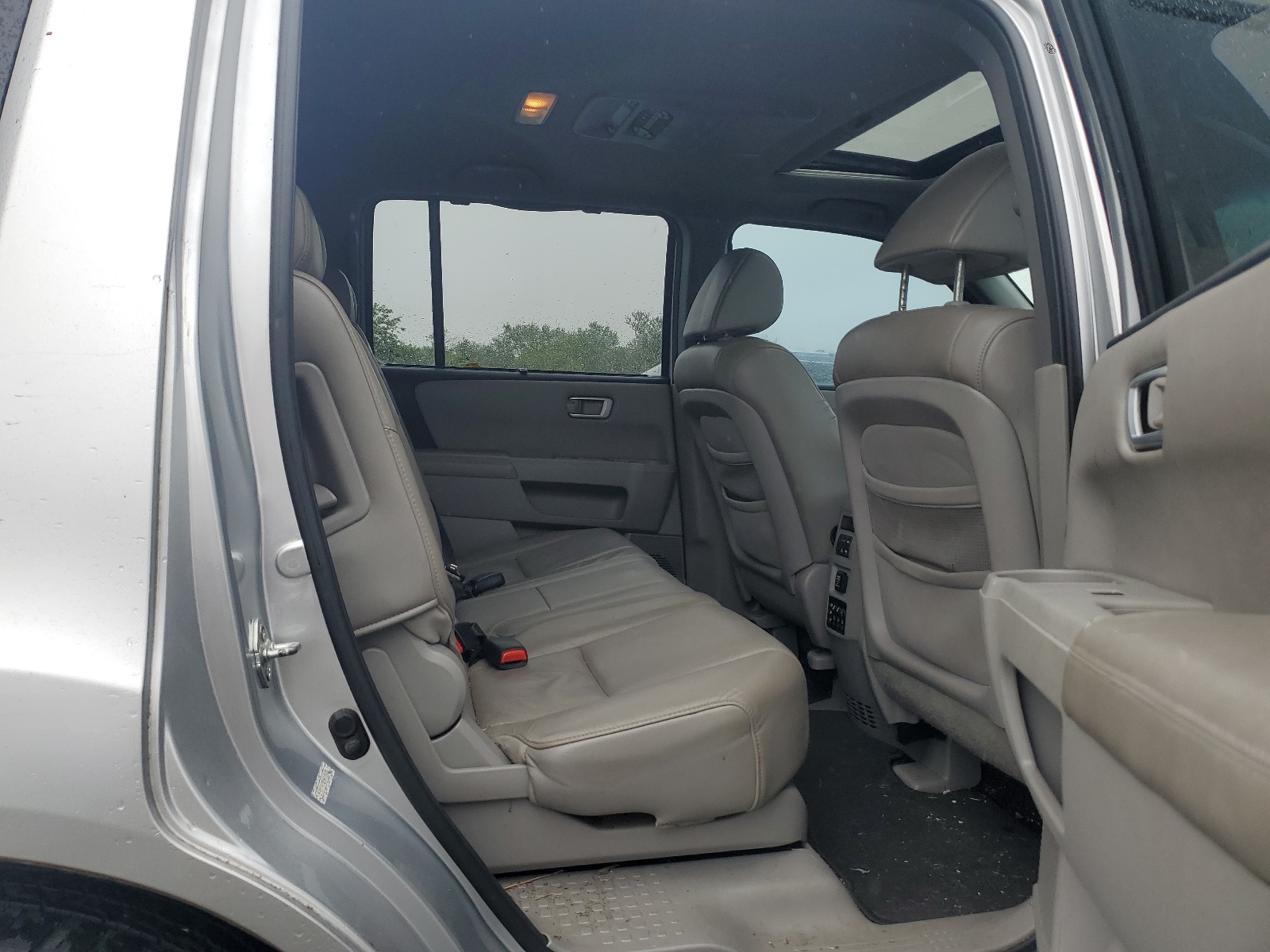 5FNYF4H92AB008275 2010 Honda Pilot Touring