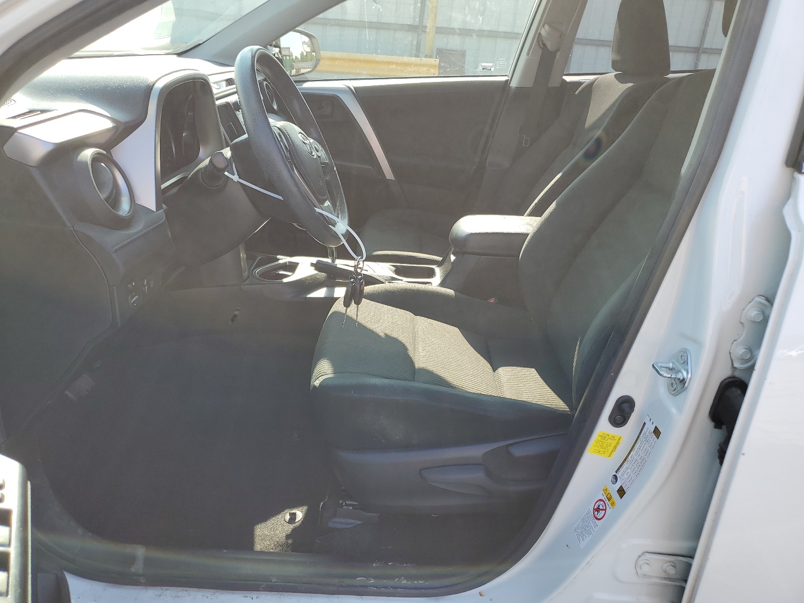 JTMZFREV9HJ706534 2017 Toyota Rav4 Le