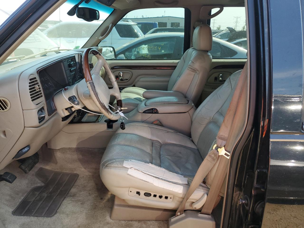 1GYEK63R4YR168240 2000 Cadillac Escalade Luxury