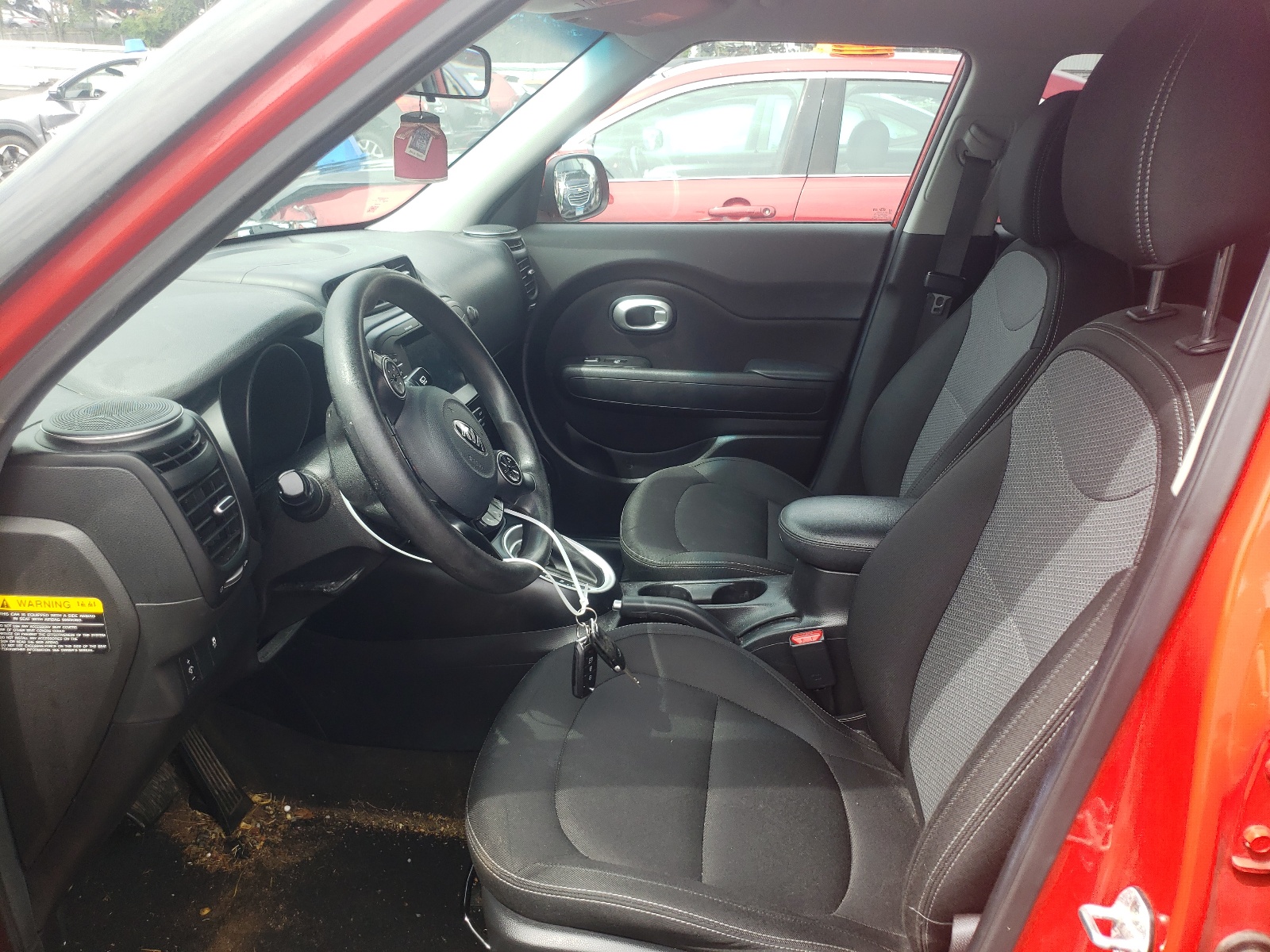 KNDJP3A51J7525511 2018 Kia Soul +