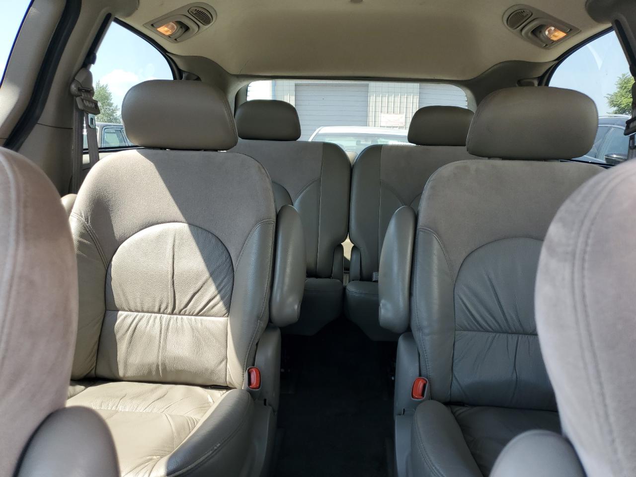 2002 Chrysler Town & Country Limited VIN: 2C8GP64L92R551438 Lot: 68943284