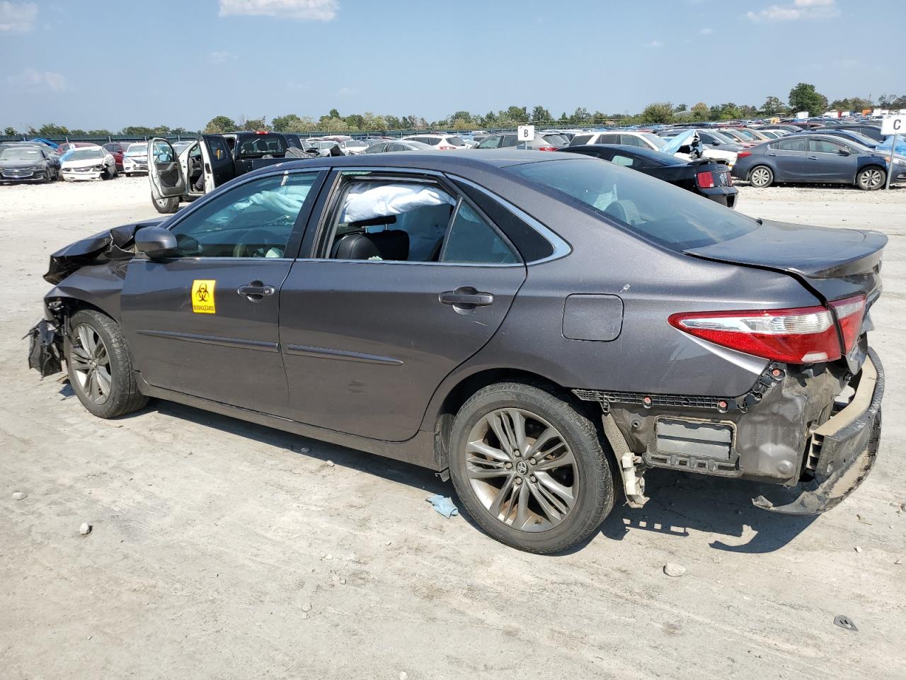 4T1BF1FKXHU322442 2017 TOYOTA CAMRY - Image 2