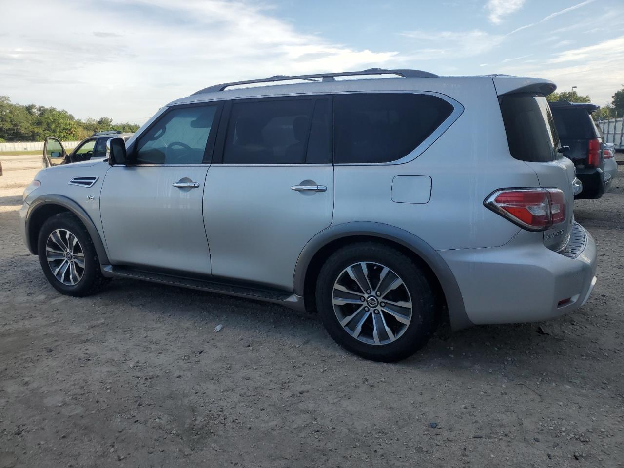 JN8AY2NC0H9506323 2017 NISSAN ARMADA - Image 2