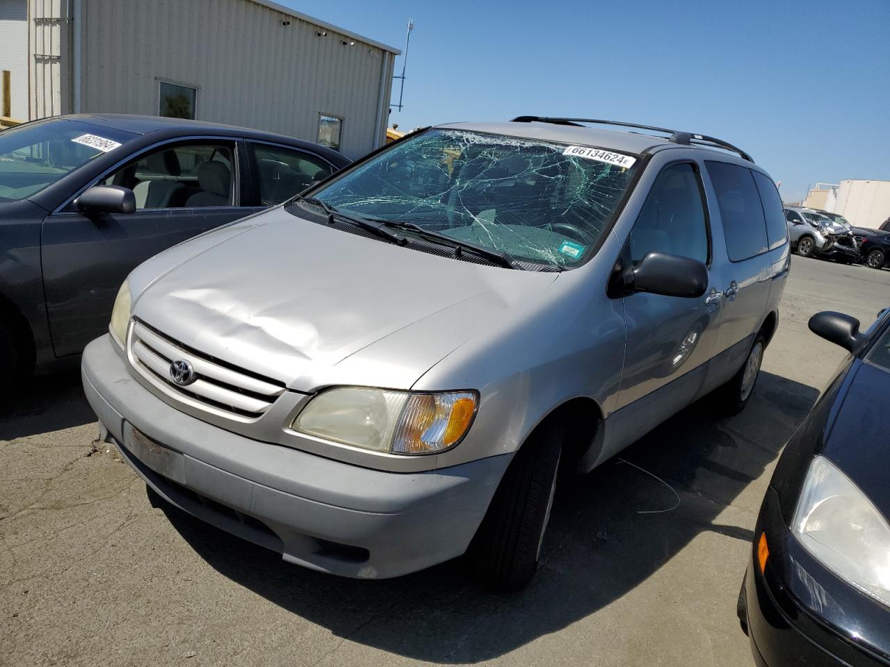 2002 Toyota Sienna - Image 1