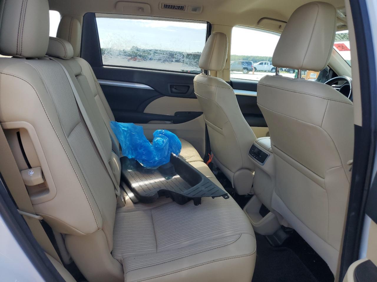 2018 Toyota Highlander Le VIN: 5TDBZRFH9JS895521 Lot: 66064714