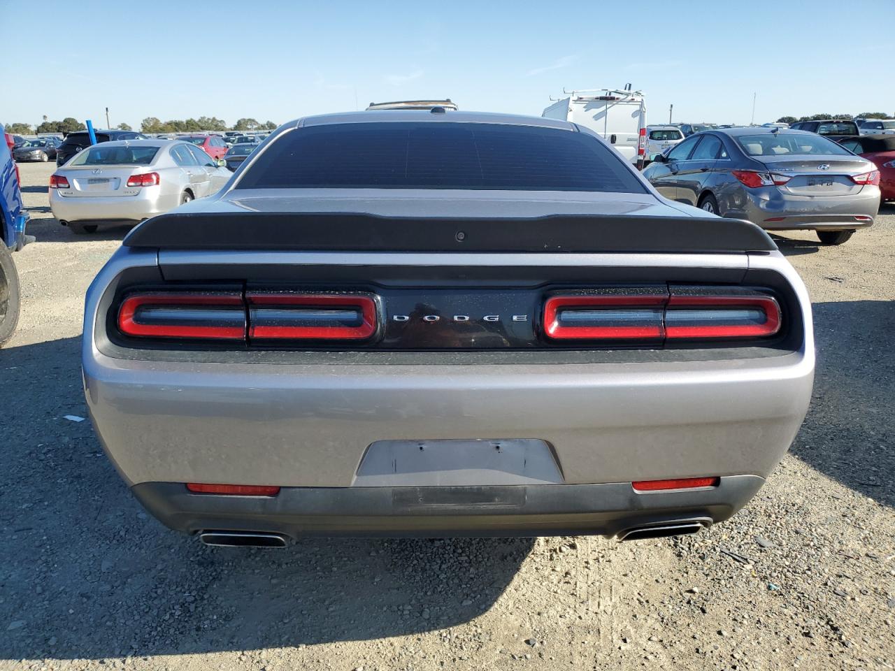 2015 Dodge Challenger Sxt VIN: 2C3CDZAT4FH737158 Lot: 68949764