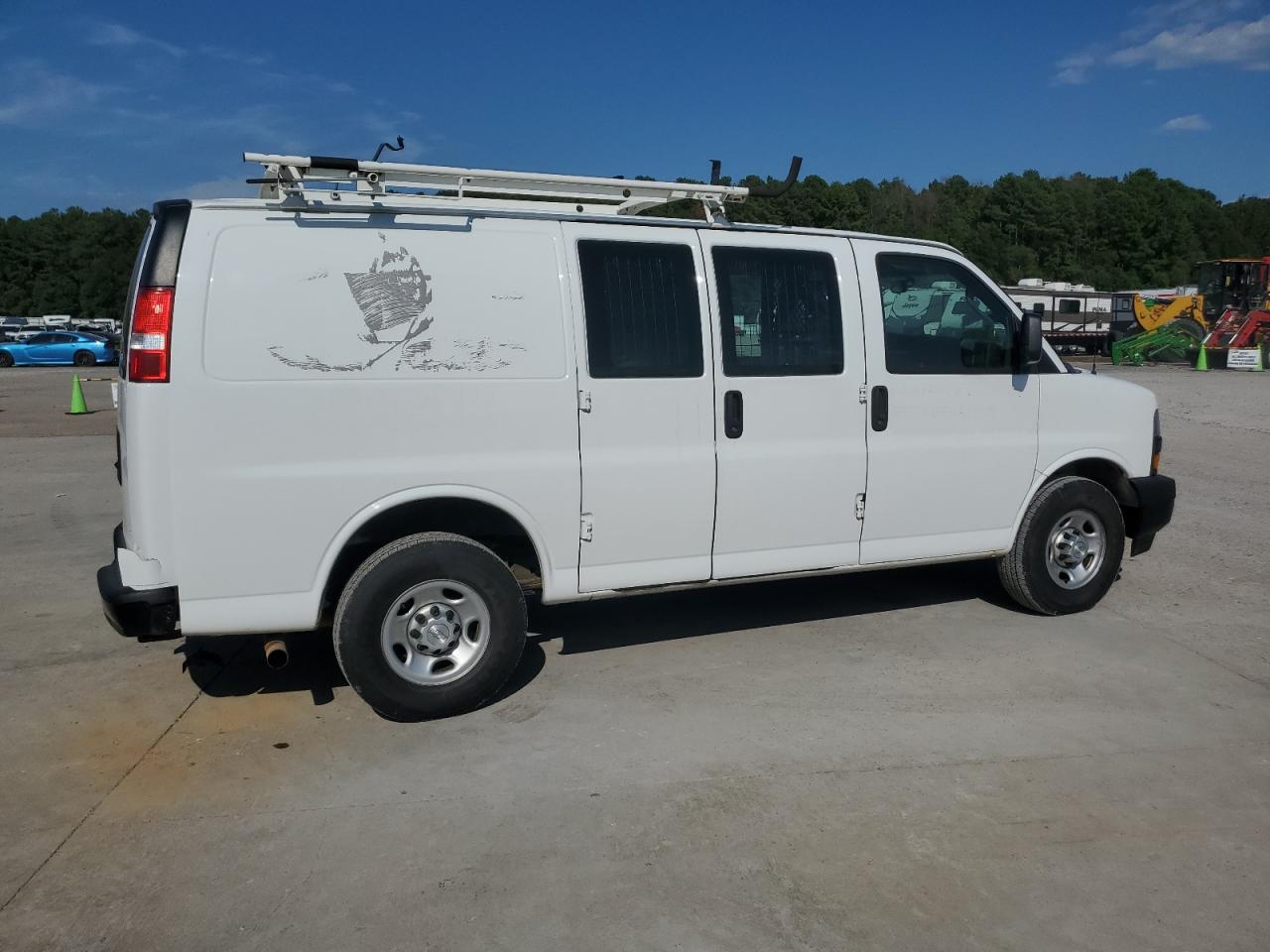 2018 Chevrolet Express - Image 3