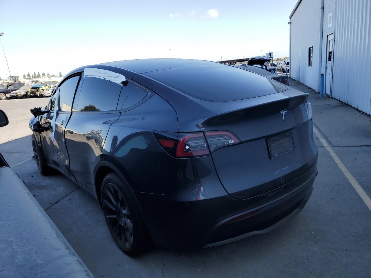 7SAYGDED0RF055308 2024 TESLA MODEL Y - Image 2