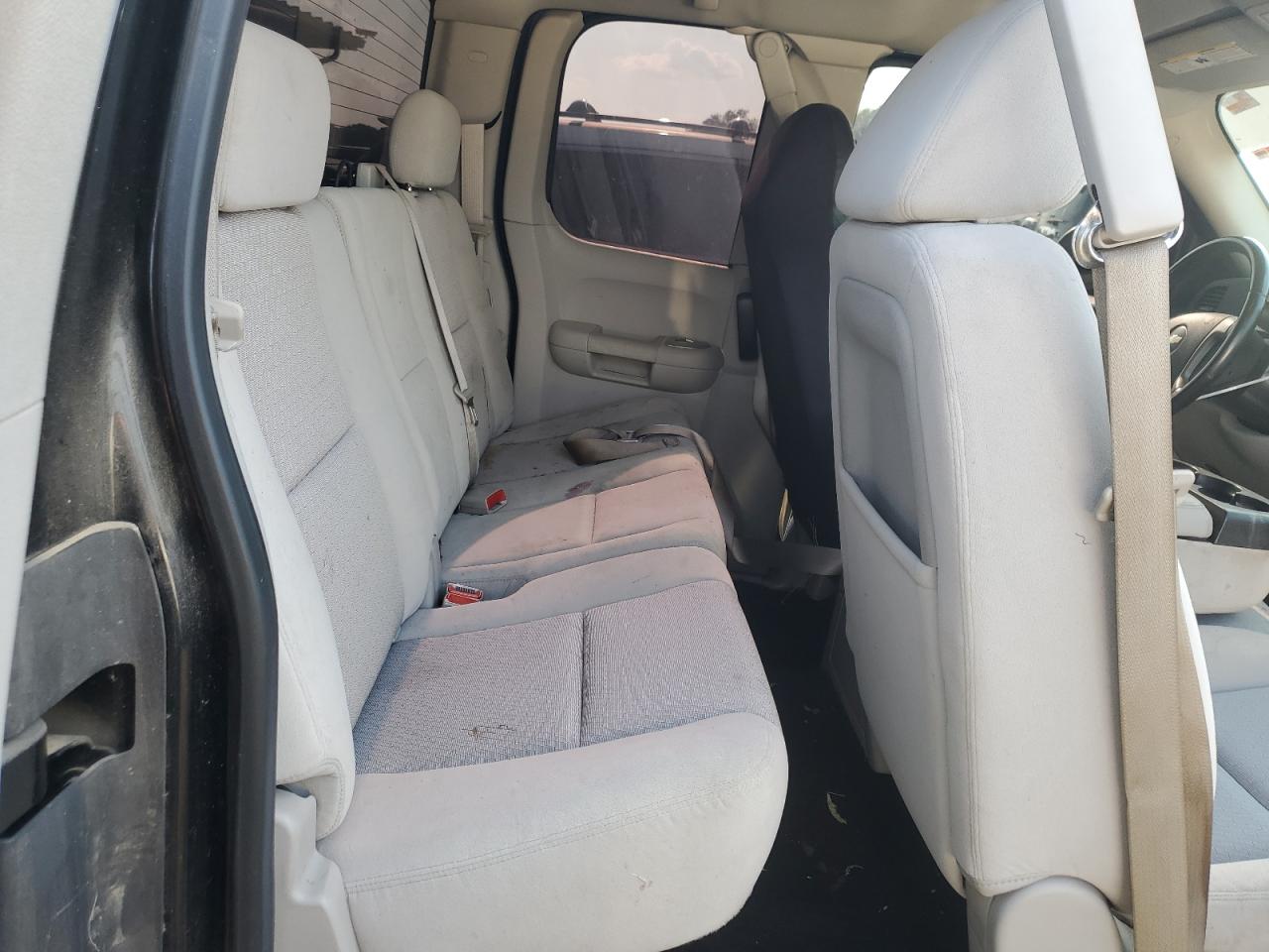 2009 Chevrolet Silverado - Image 11