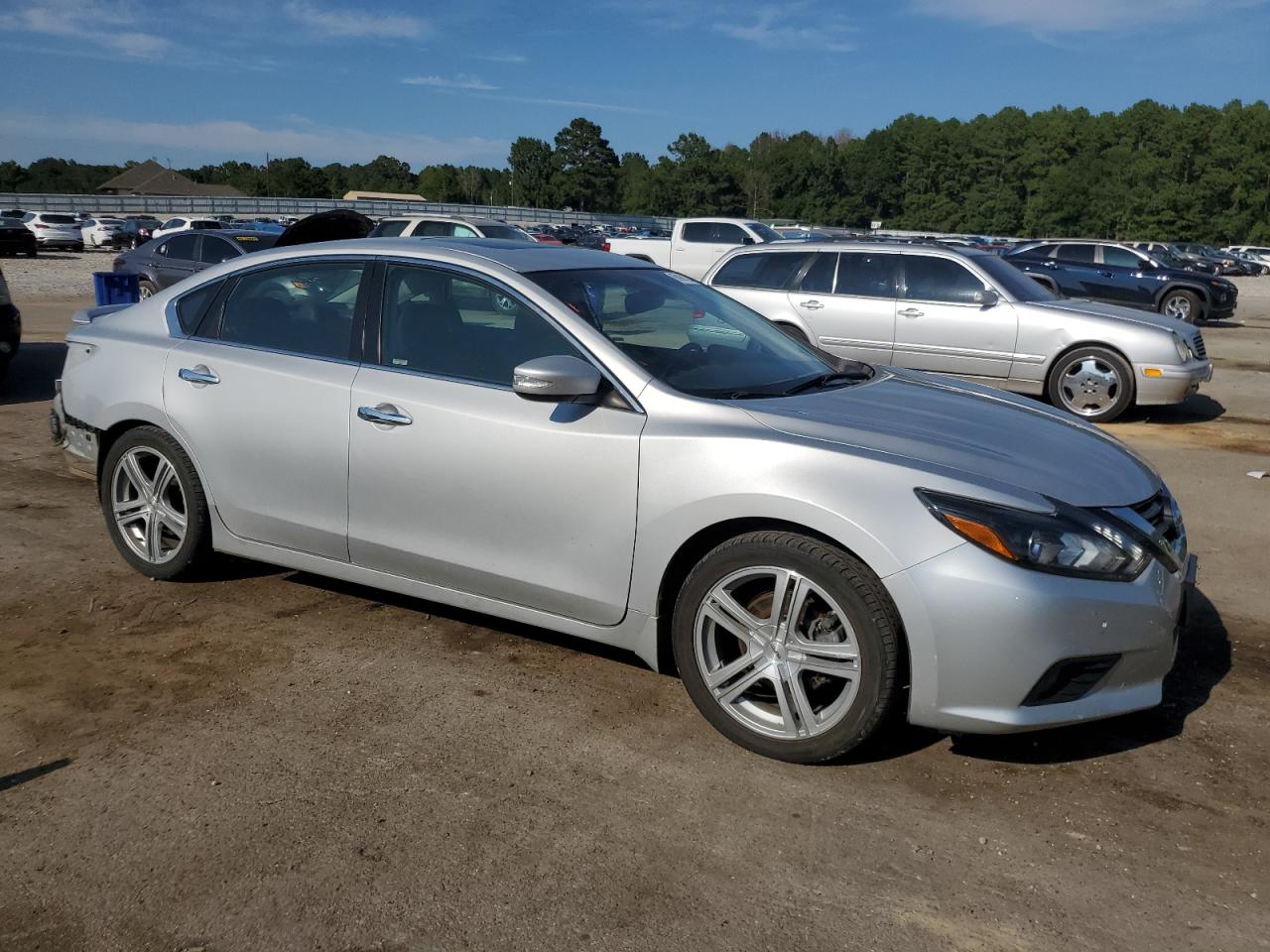 VIN 1N4BL3AP0HC131197 2017 NISSAN ALTIMA no.4