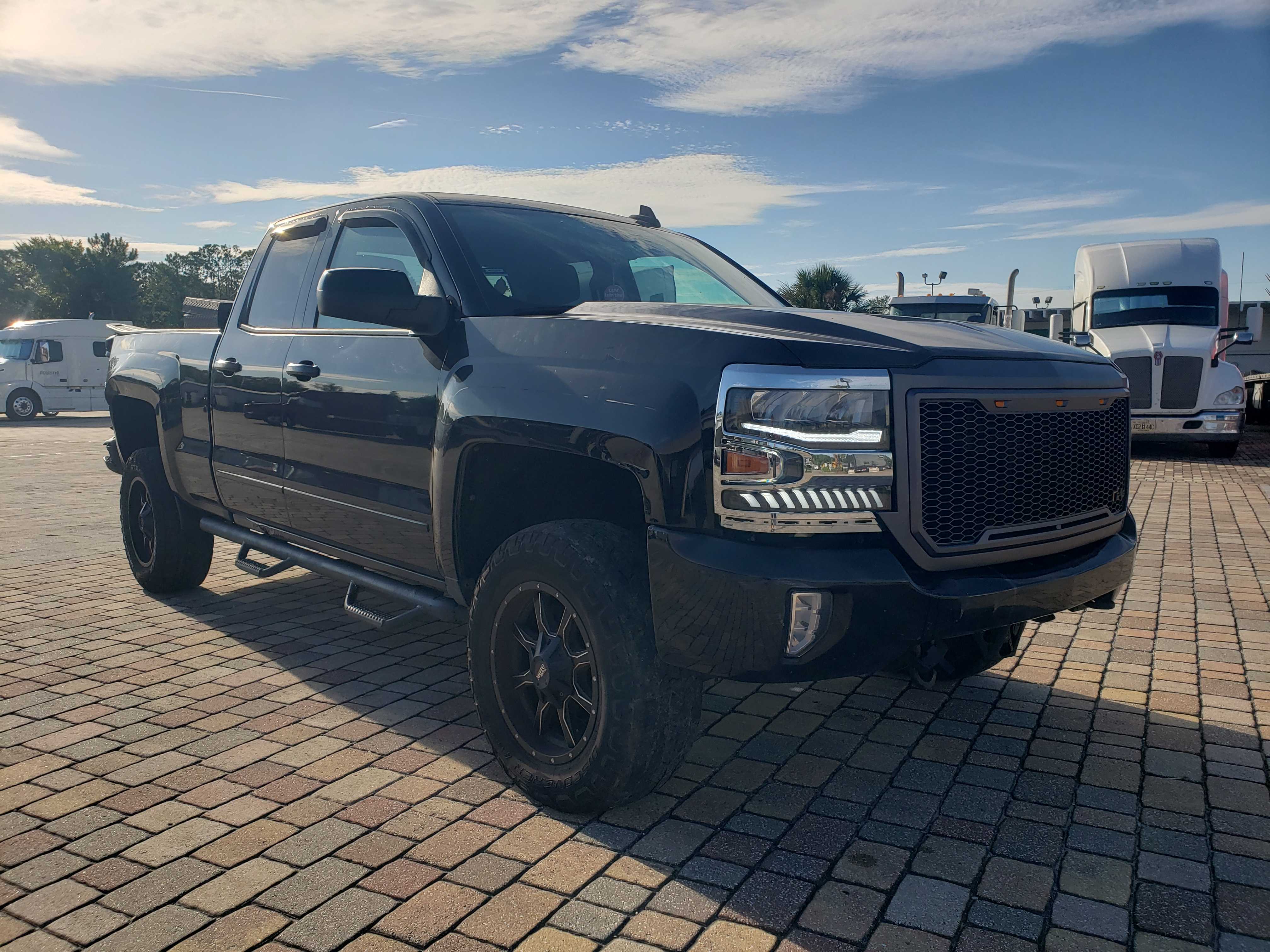 2018 Chevrolet Silverado K1500 Lt vin: 1GCVKREC1JZ115811