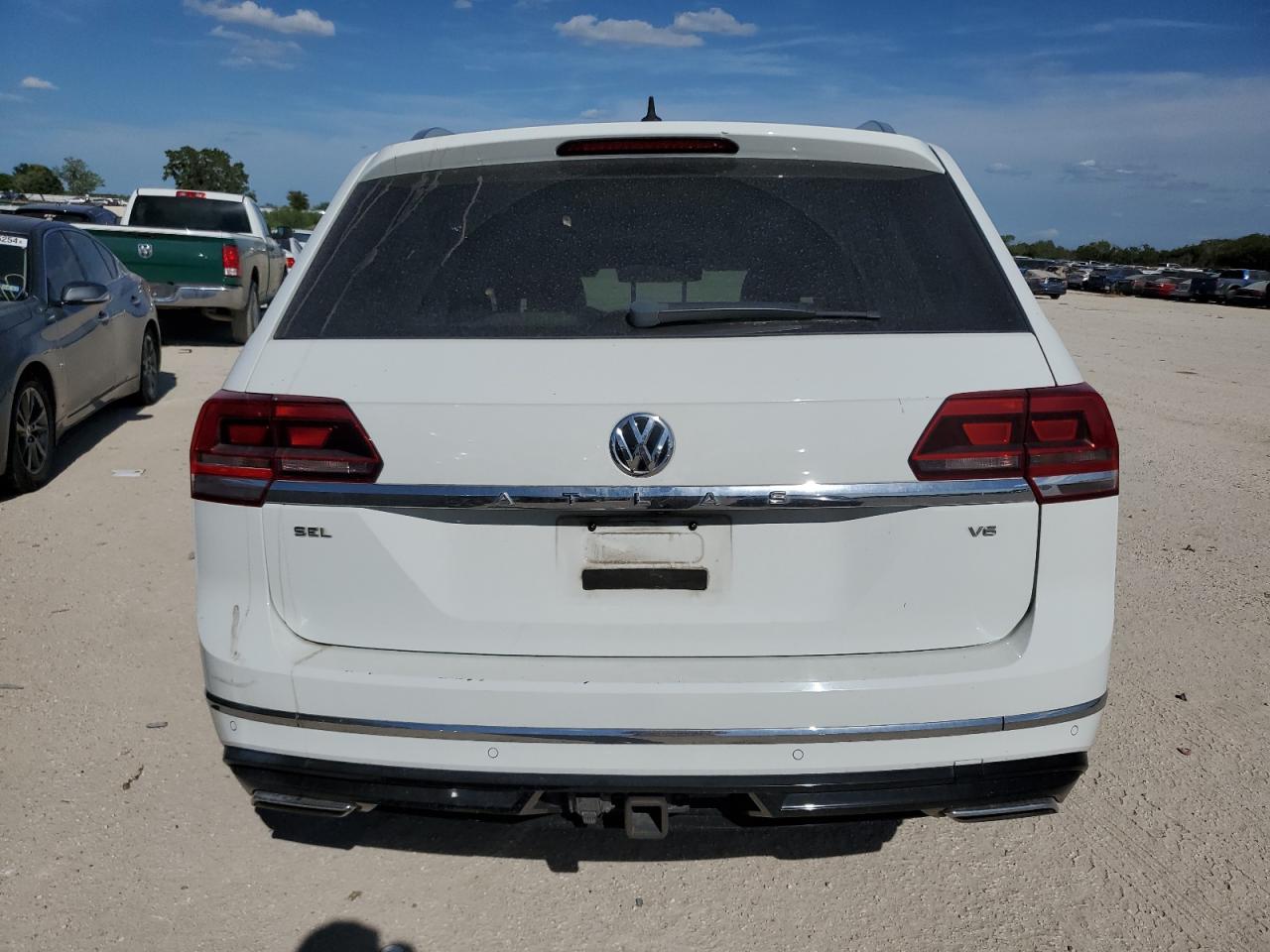 2018 Volkswagen Atlas Sel VIN: 1V2SR2CA2JC587086 Lot: 67443524