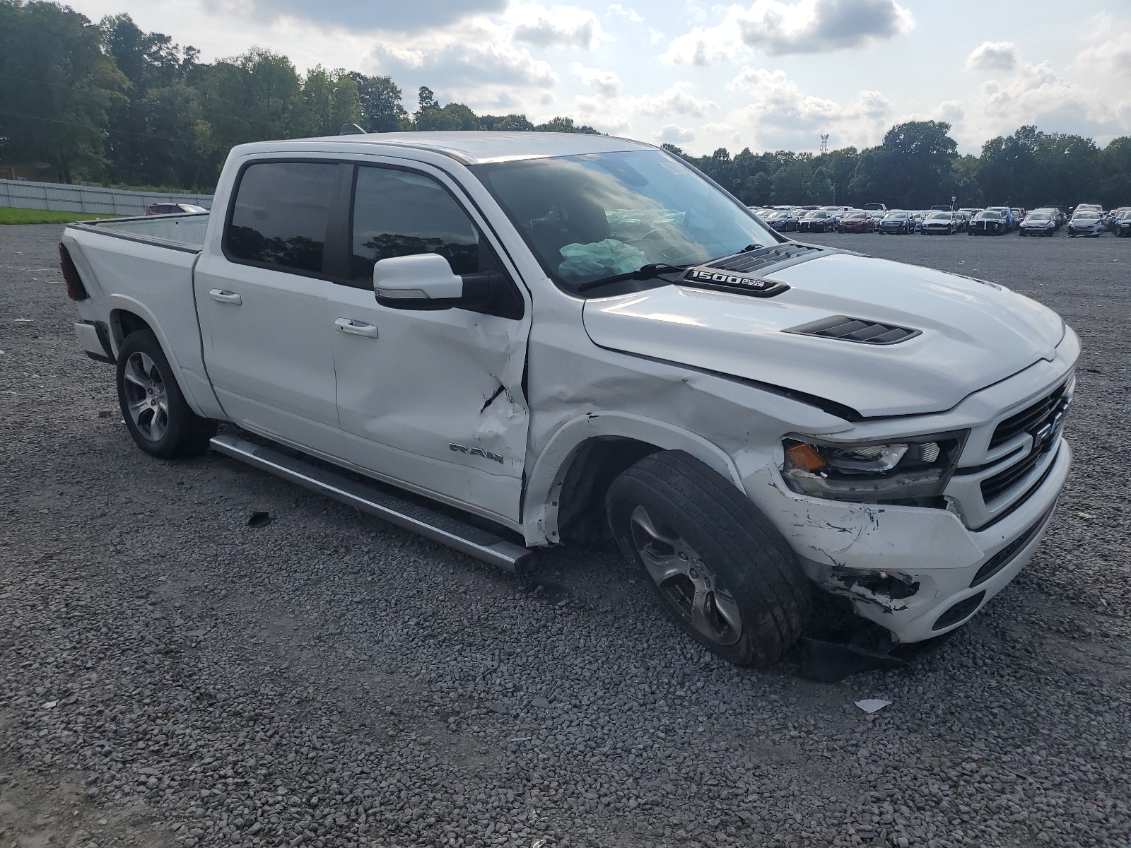 2019 Ram 1500 Laramie vin: 1C6RREJT6KN770932