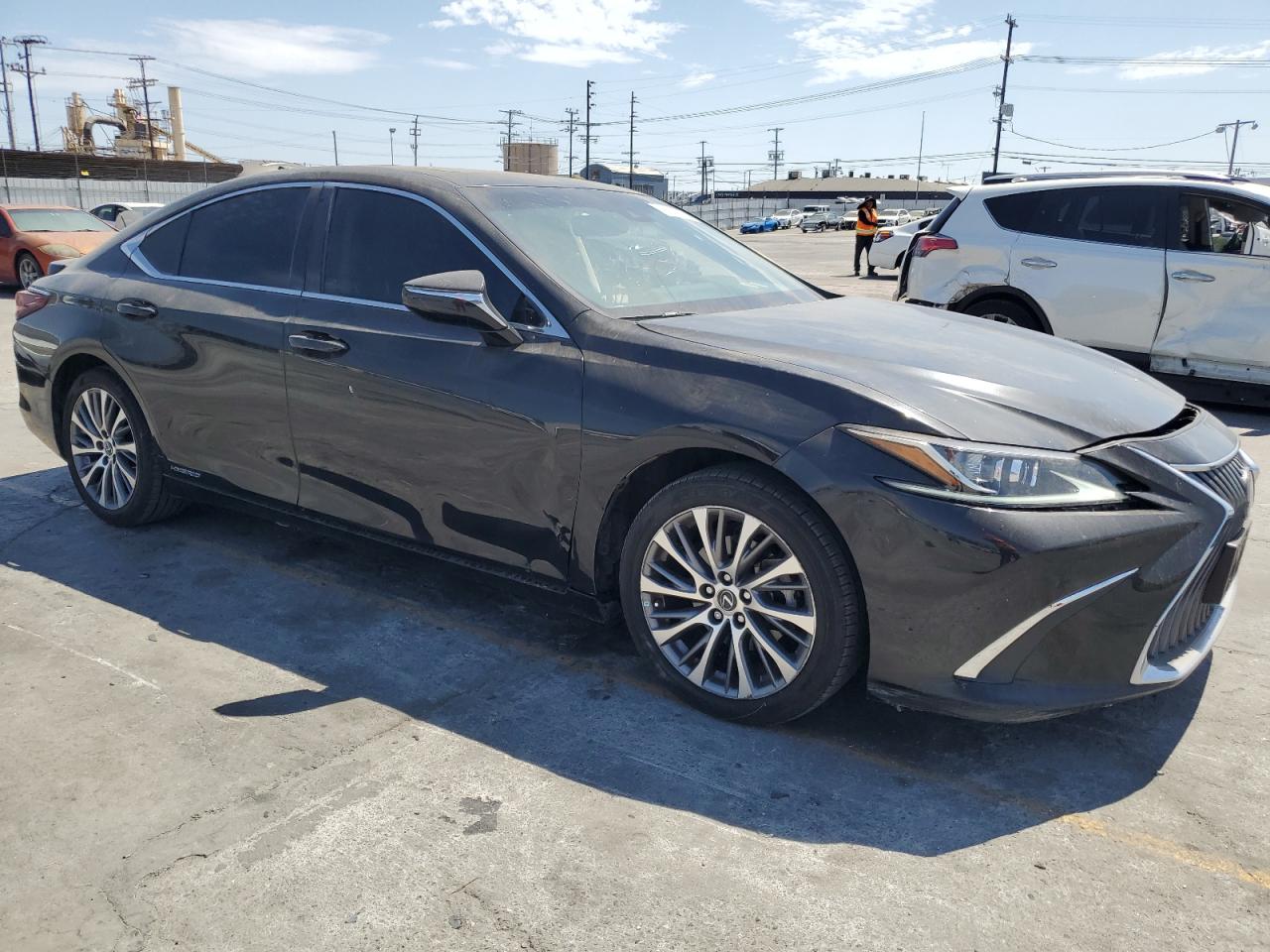 VIN 58ADA1C19MU009243 2021 LEXUS ES300 no.4