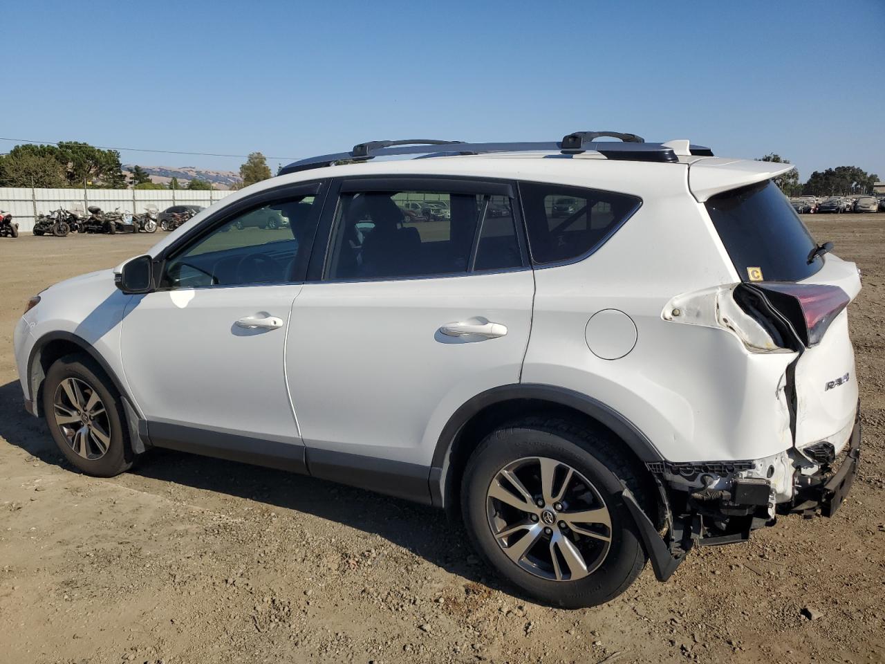 JTMWFREV4JJ155759 2018 TOYOTA RAV 4 - Image 2