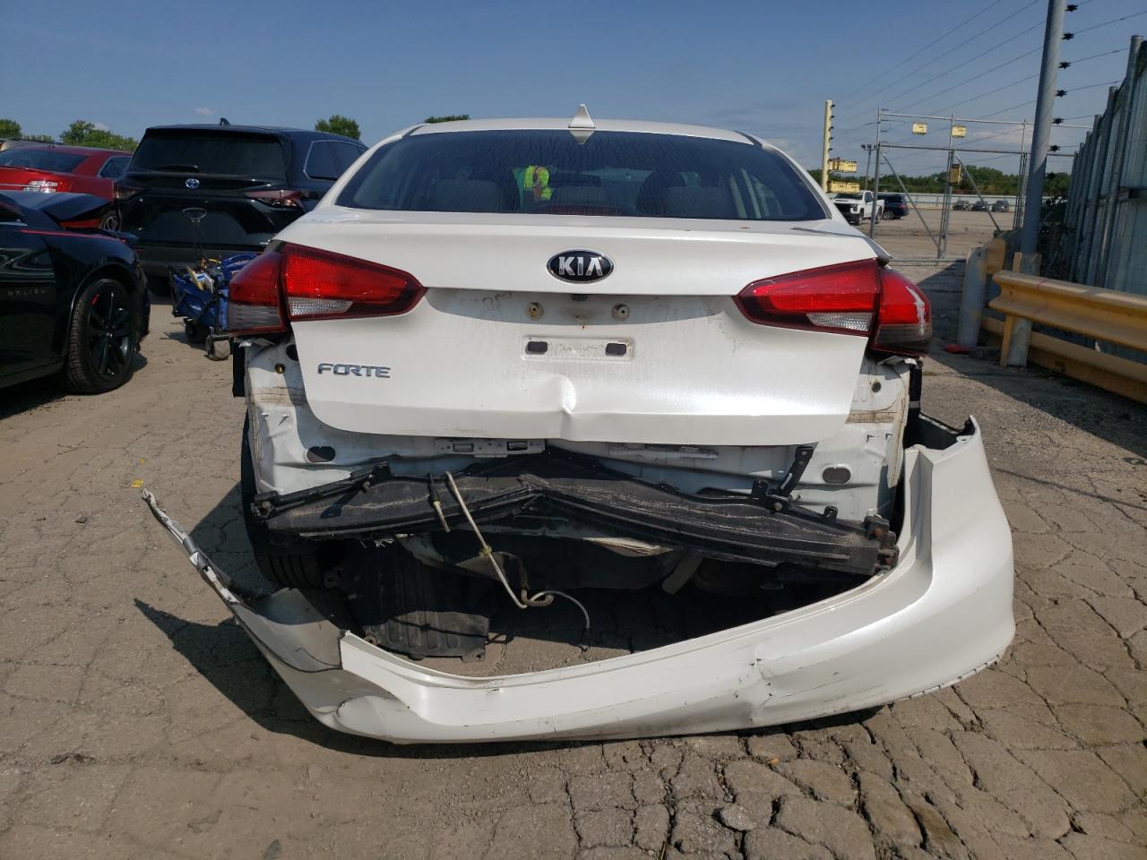 3KPFL4A72JE247968 2018 Kia Forte Lx