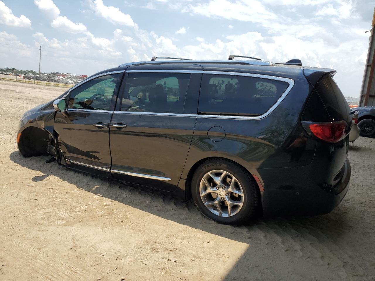 2C4RC1GG4HR534076 2017 CHRYSLER PACIFICA - Image 2