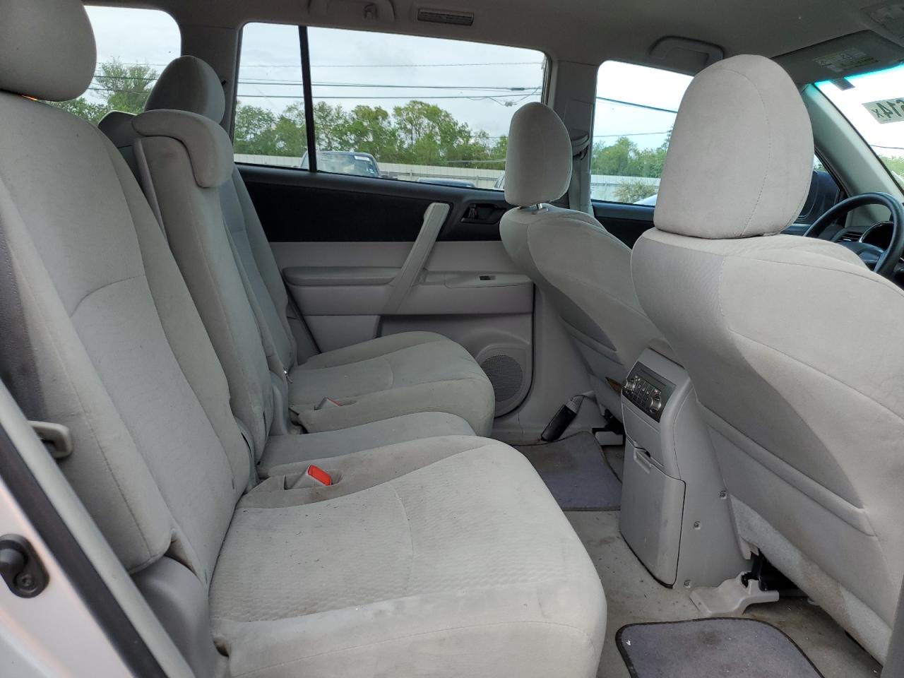 2010 Toyota Highlander - Image 10