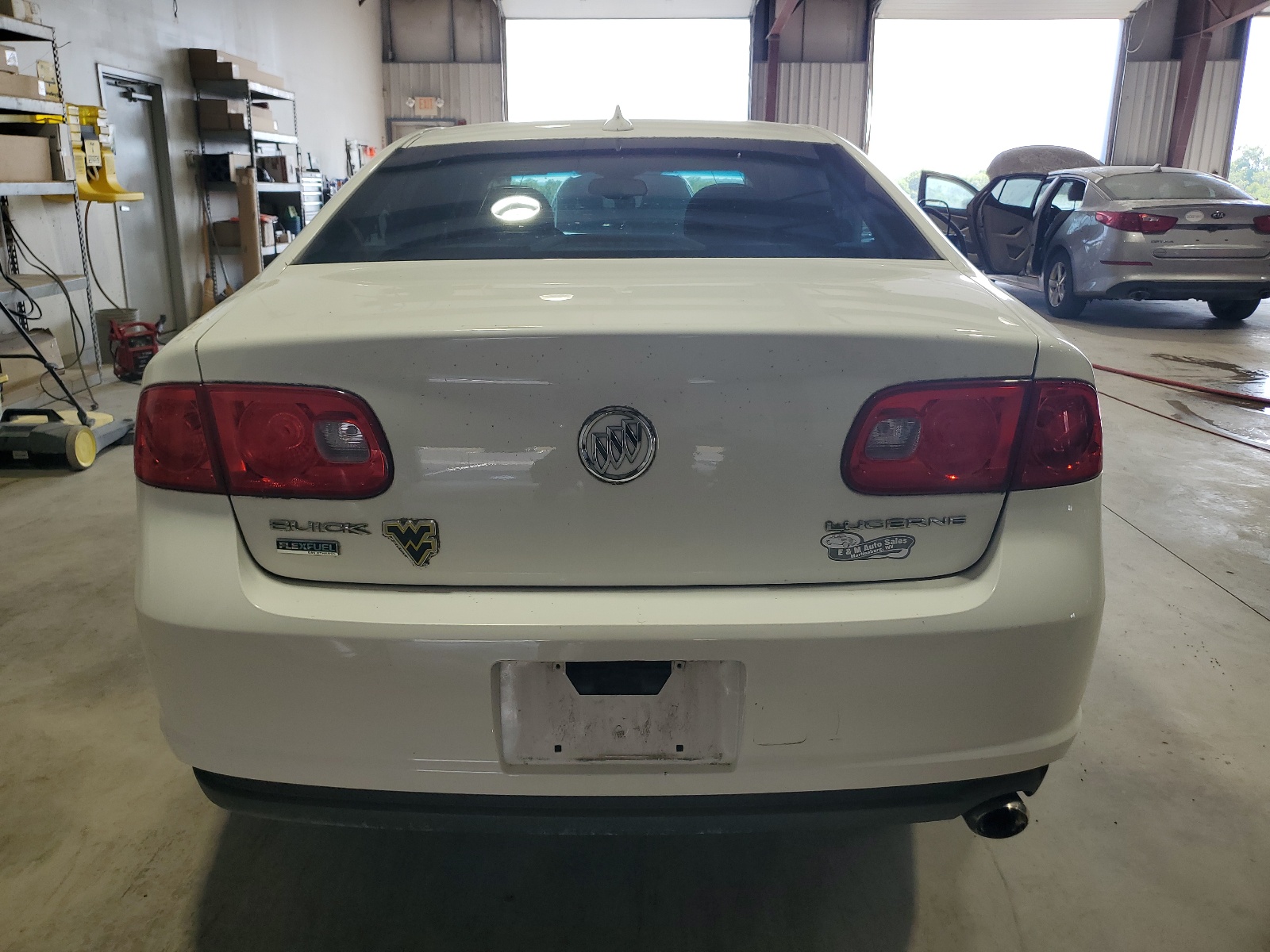 1G4HA5EM0BU130795 2011 Buick Lucerne Cx