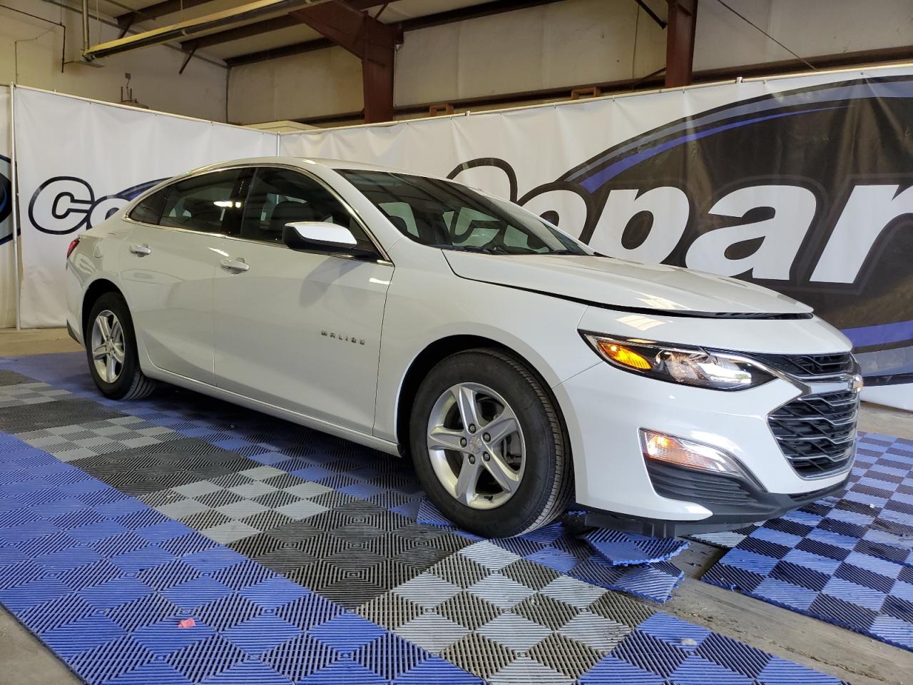 2022 Chevrolet Malibu - Image 4