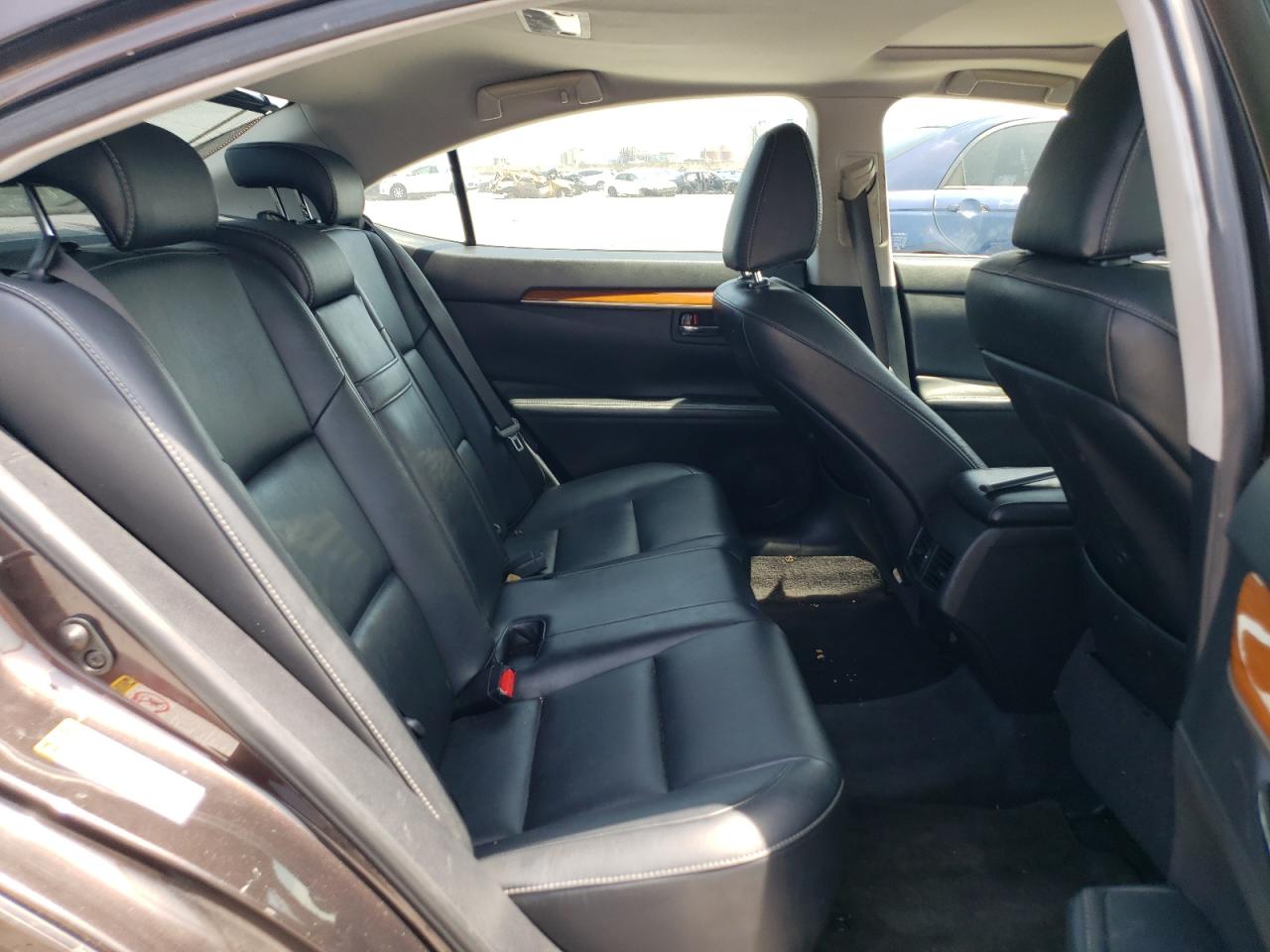 2013 Lexus ES - Image 11