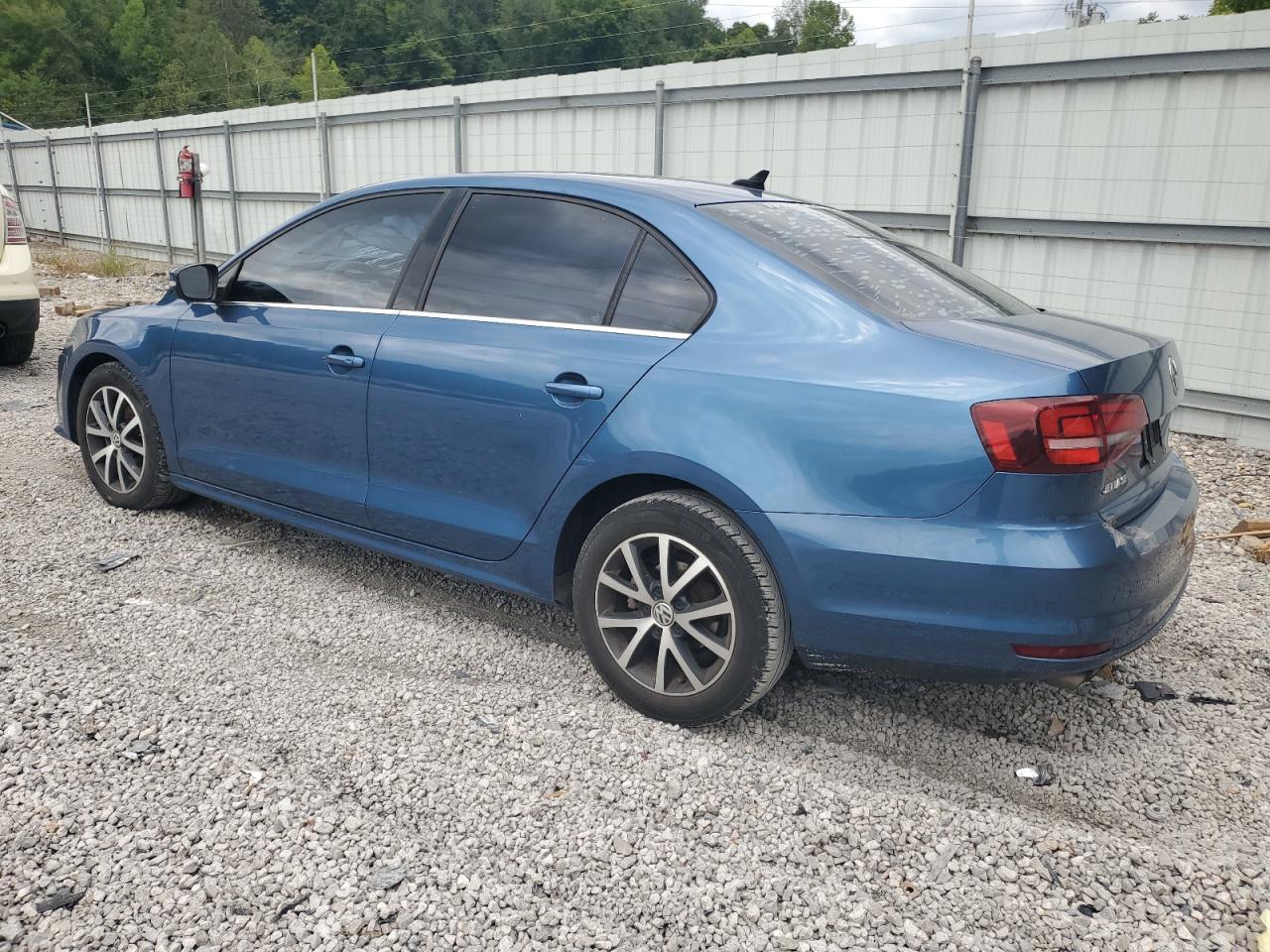 3VWDB7AJ7HM309501 2017 VOLKSWAGEN JETTA - Image 2