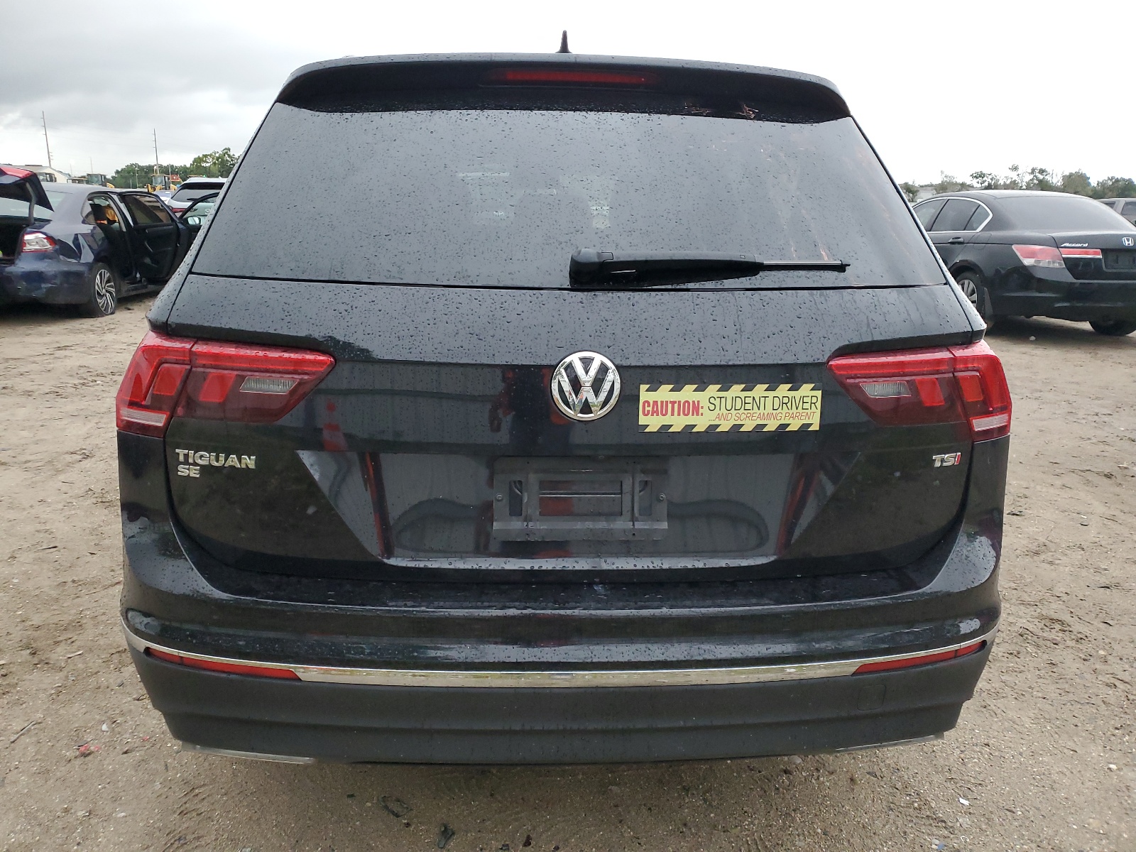 3VV3B7AX8JM209319 2018 Volkswagen Tiguan Se