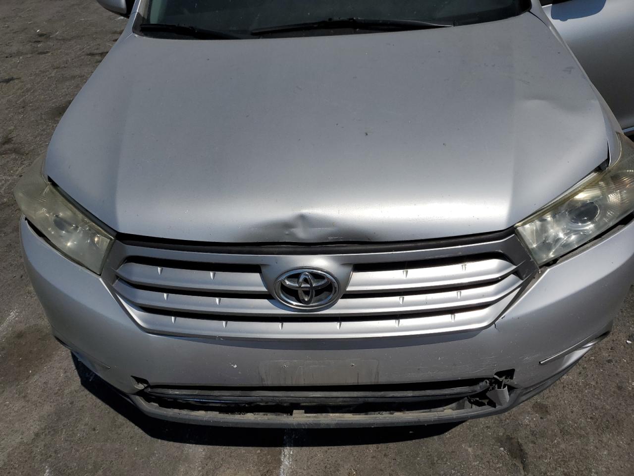 5TDZK3EH2BS040260 2011 Toyota Highlander Base