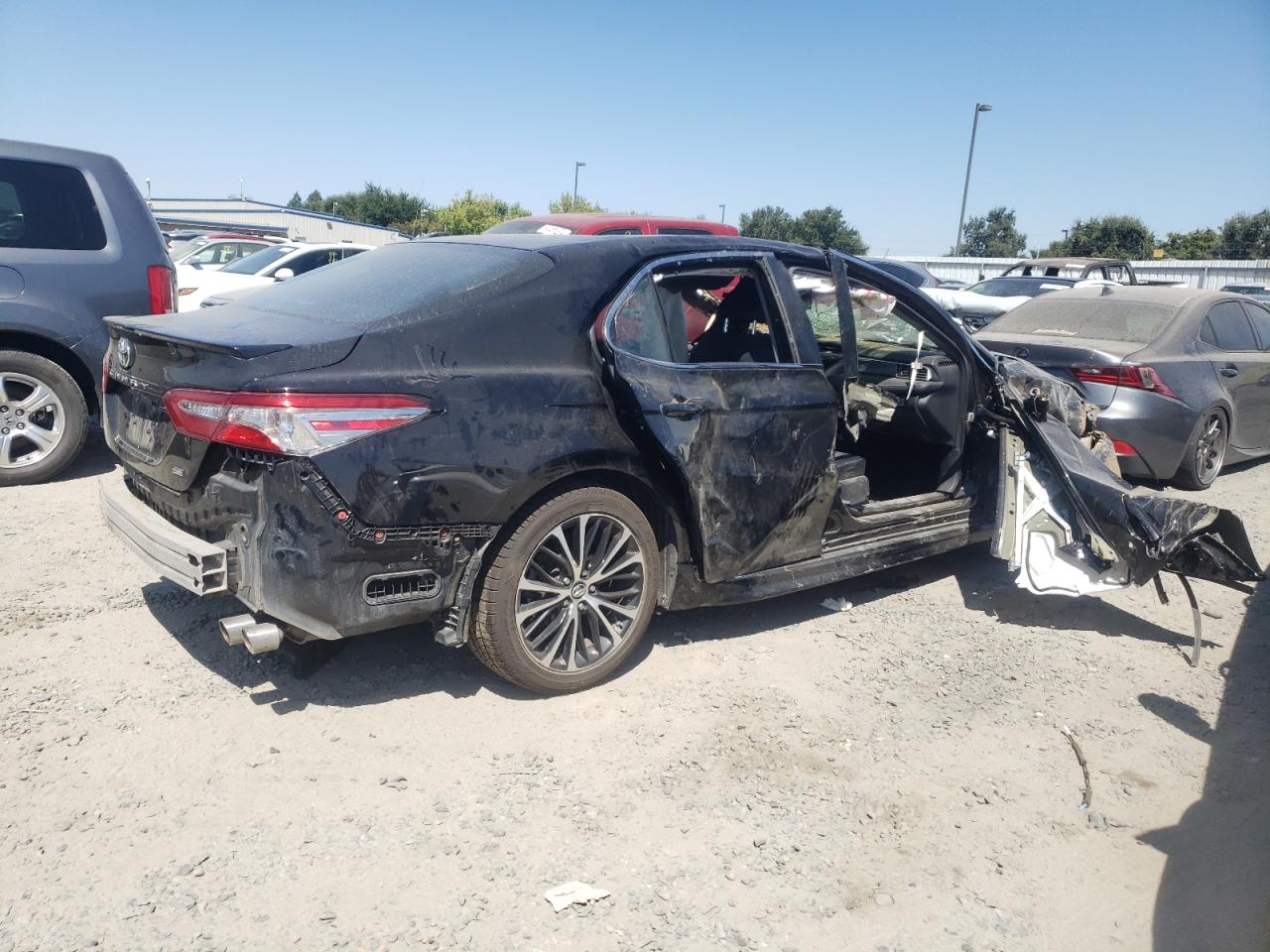 VIN 4T1B11HK3JU520703 2018 TOYOTA CAMRY no.3