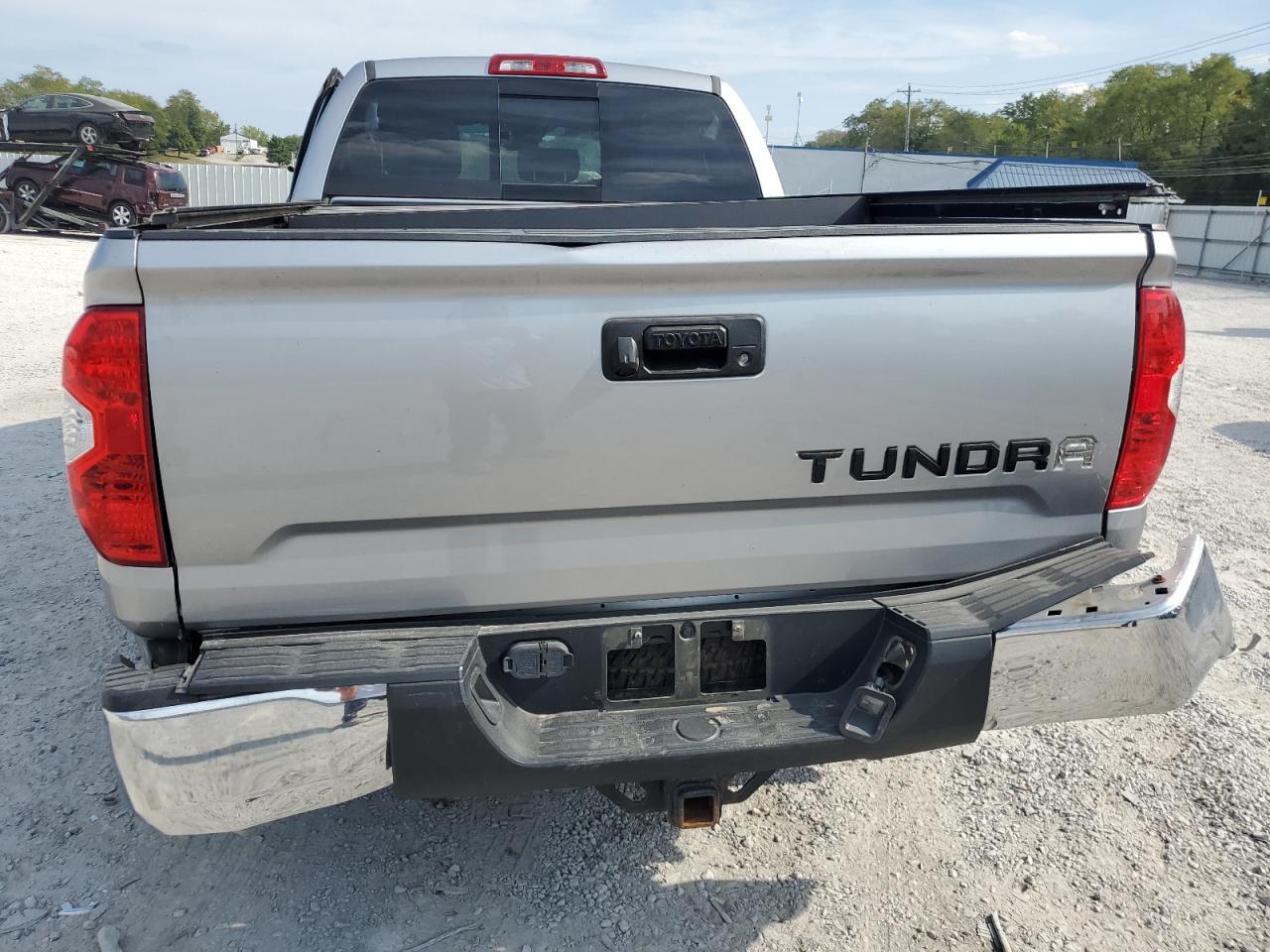 5TFUW5F18JX745780 2018 Toyota Tundra Double Cab Sr