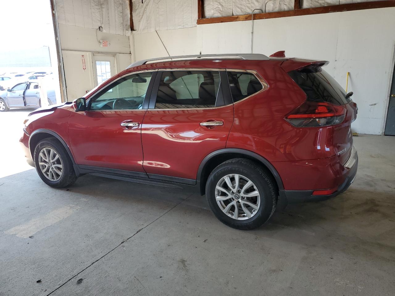 5N1AT2MV8JC713074 2018 NISSAN ROGUE - Image 2