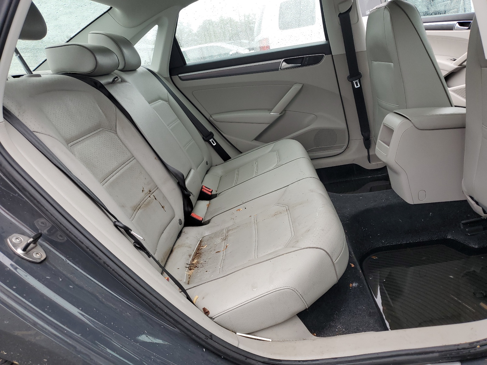 1VWDT7A35HC045355 2017 Volkswagen Passat R-Line