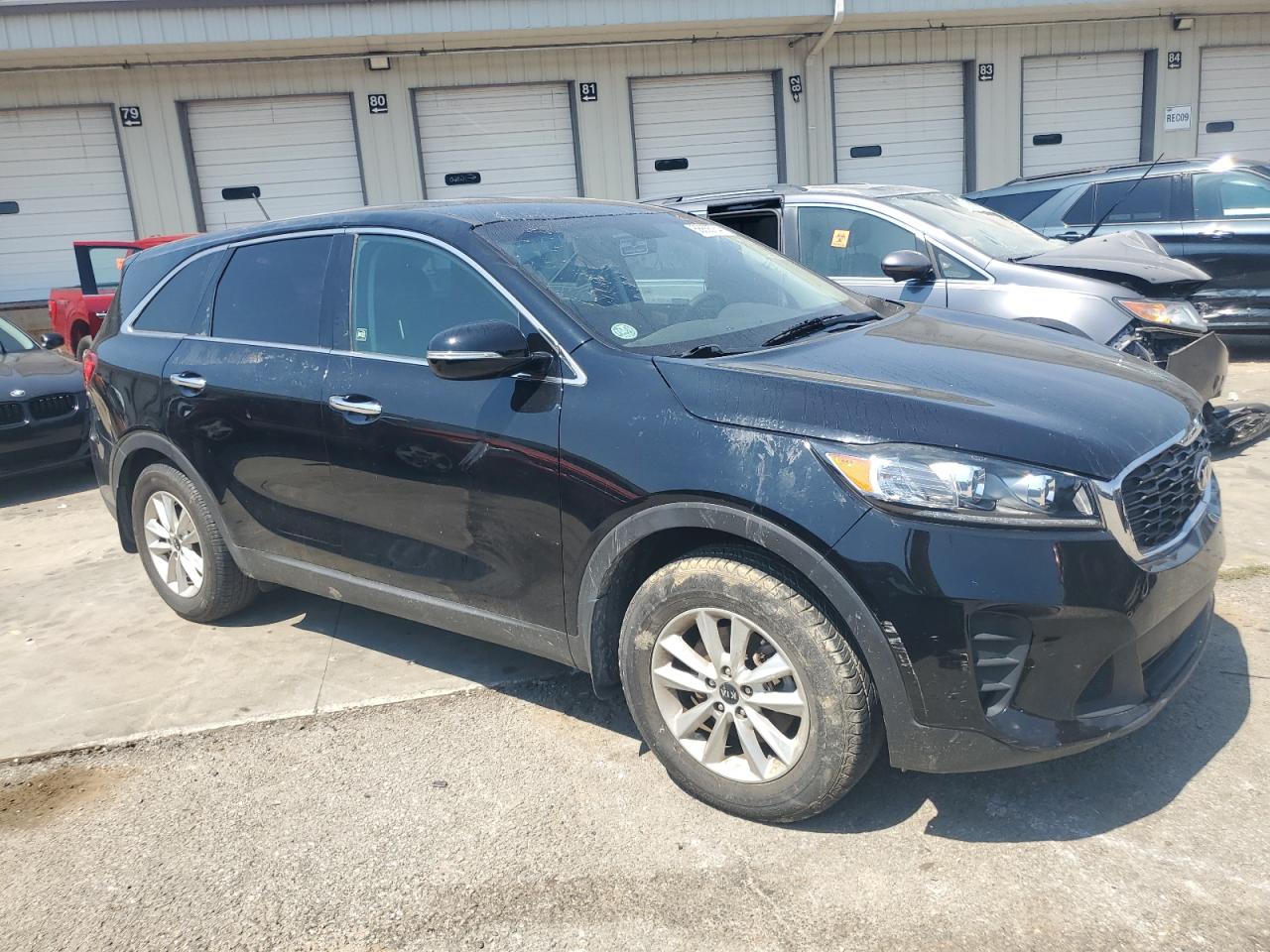 VIN 5XYPG4A3XKG561944 2019 KIA SORENTO no.4