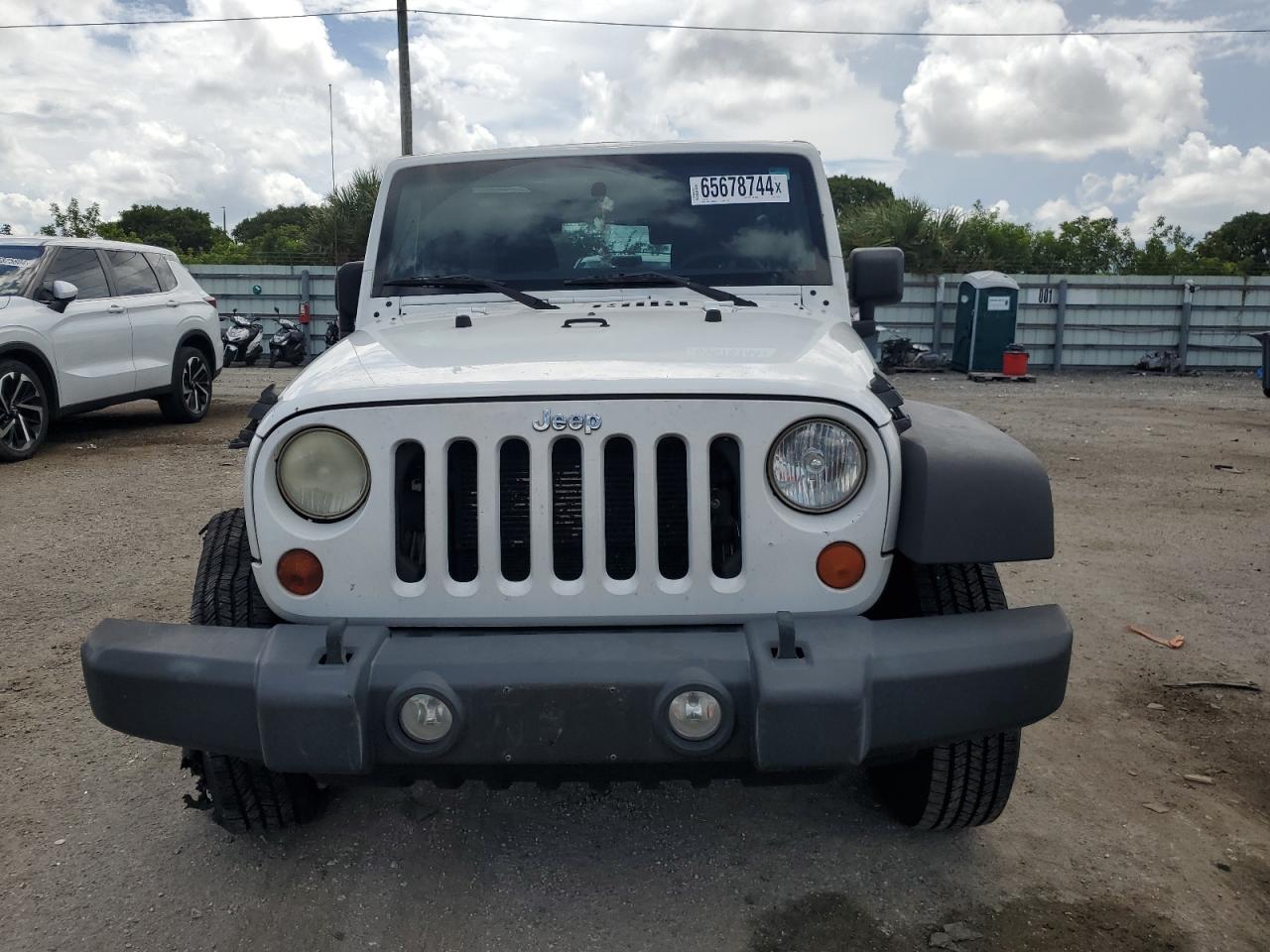 1C4BJWDG1CL141372 2012 Jeep Wrangler Unlimited Sport