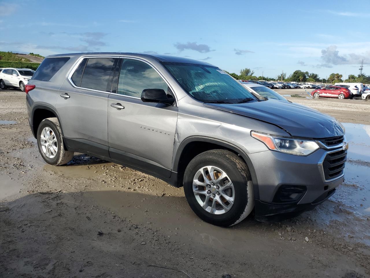 2019 Chevrolet Traverse Ls vin: 1GNERFKW3KJ131847