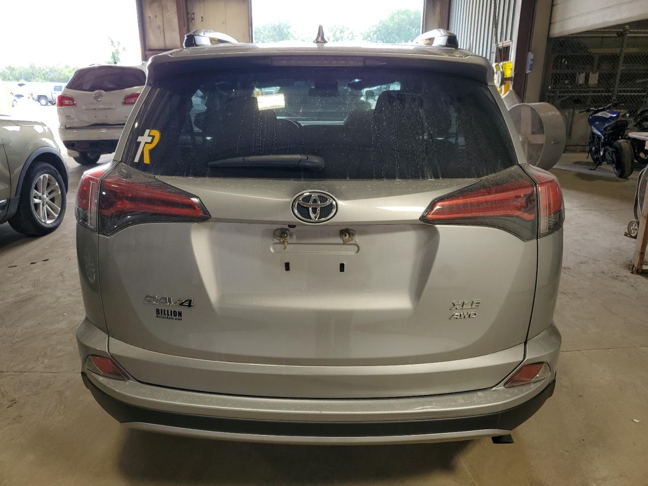 2017 Toyota Rav4 Xle VIN: 2T3RFREV1HW640773 Lot: 64700894