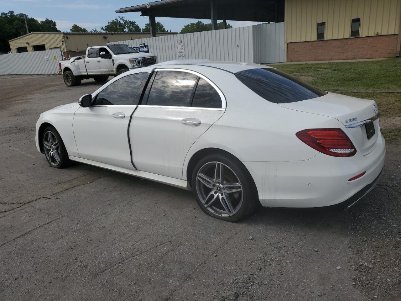 WDDZF4KB3JA467832 2018 MERCEDES-BENZ E CLASS - Image 2