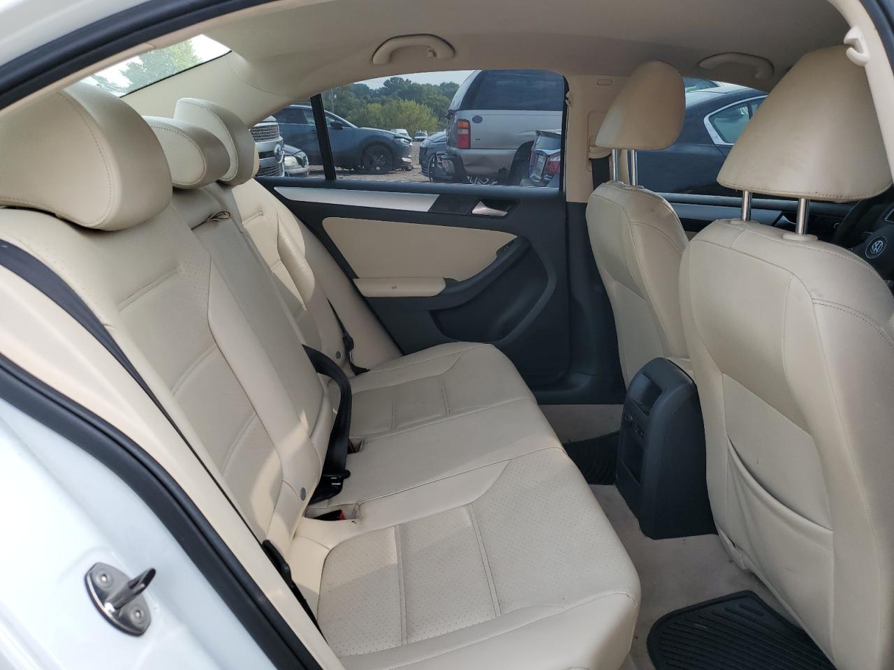 2014 Volkswagen Jetta - Image 10