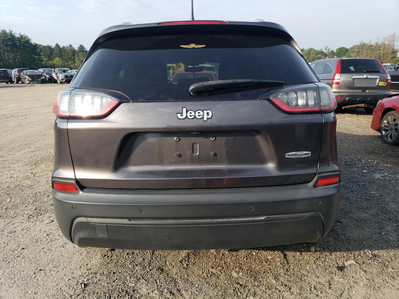 1C4PJLLB0KD267077 2019 Jeep Cherokee Latitude Plus