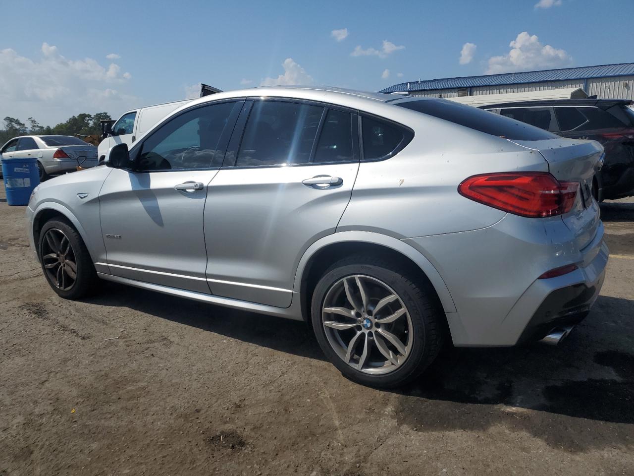 5UXXW3C59J0T82311 2018 BMW X4 - Image 2