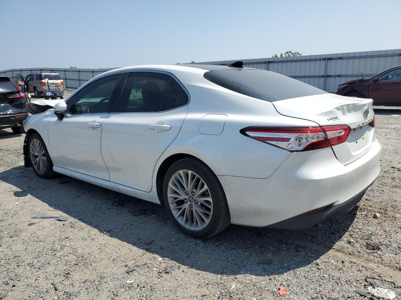 4T1B11HK1KU829233 2019 TOYOTA CAMRY - Image 2