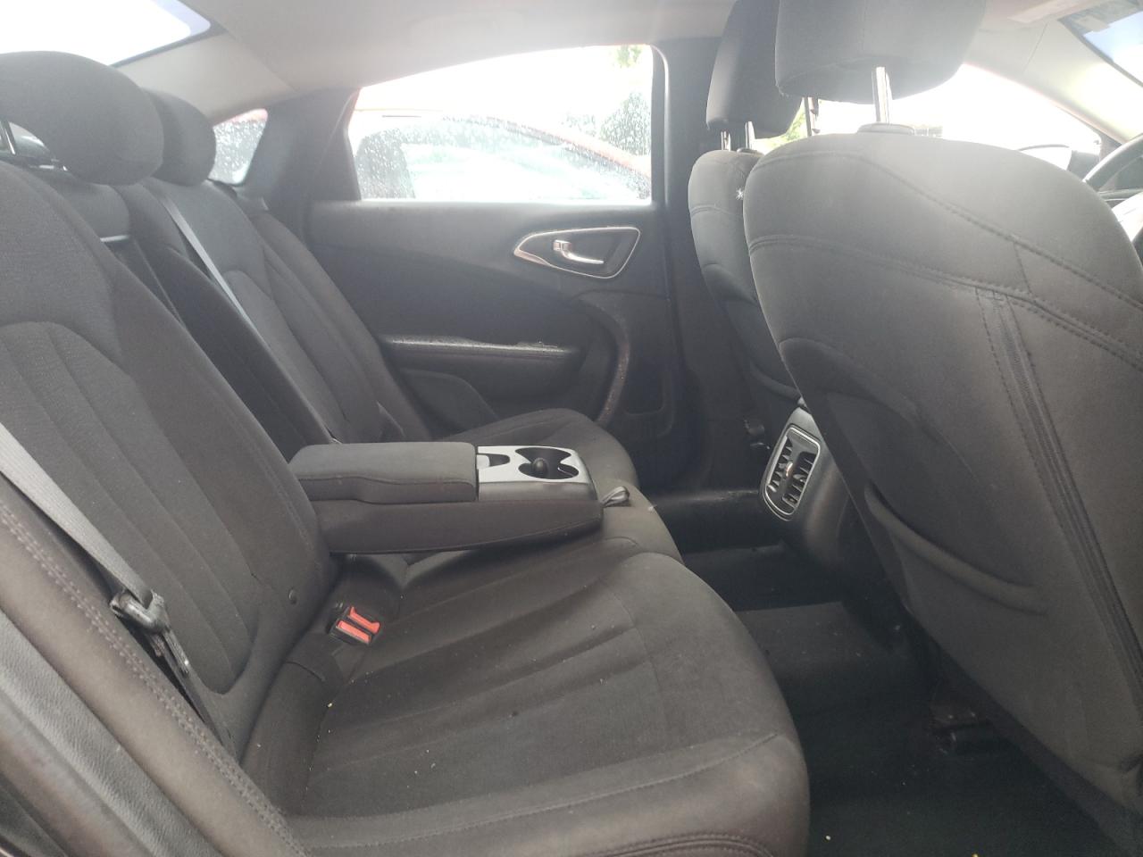 2015 Chrysler 200 - Image 11