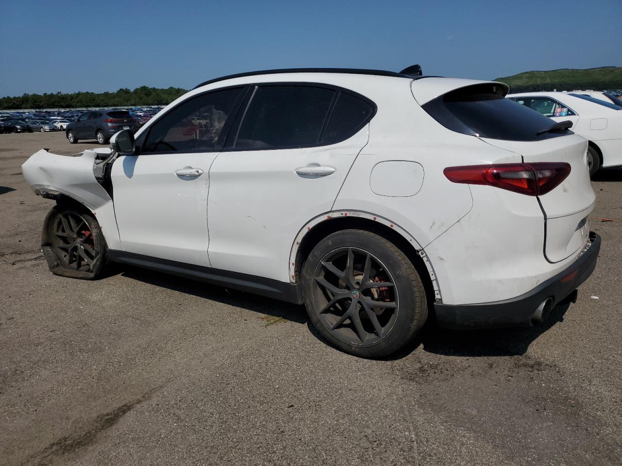 ZASFAKNN9J7B91635 2018 ALFA ROMEO STELVIO - Image 2