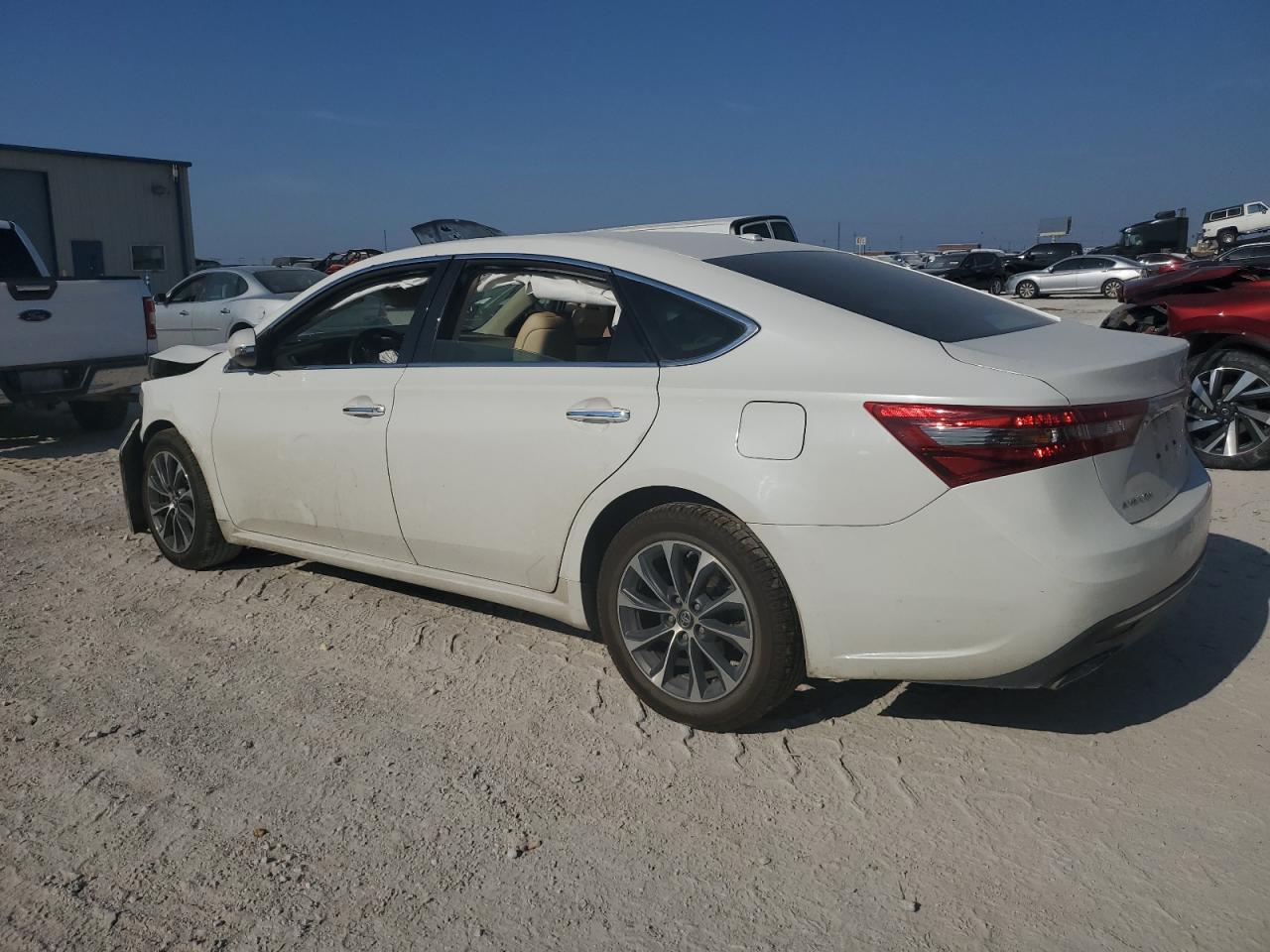 4T1BK1EB7GU223184 2016 TOYOTA AVALON - Image 2