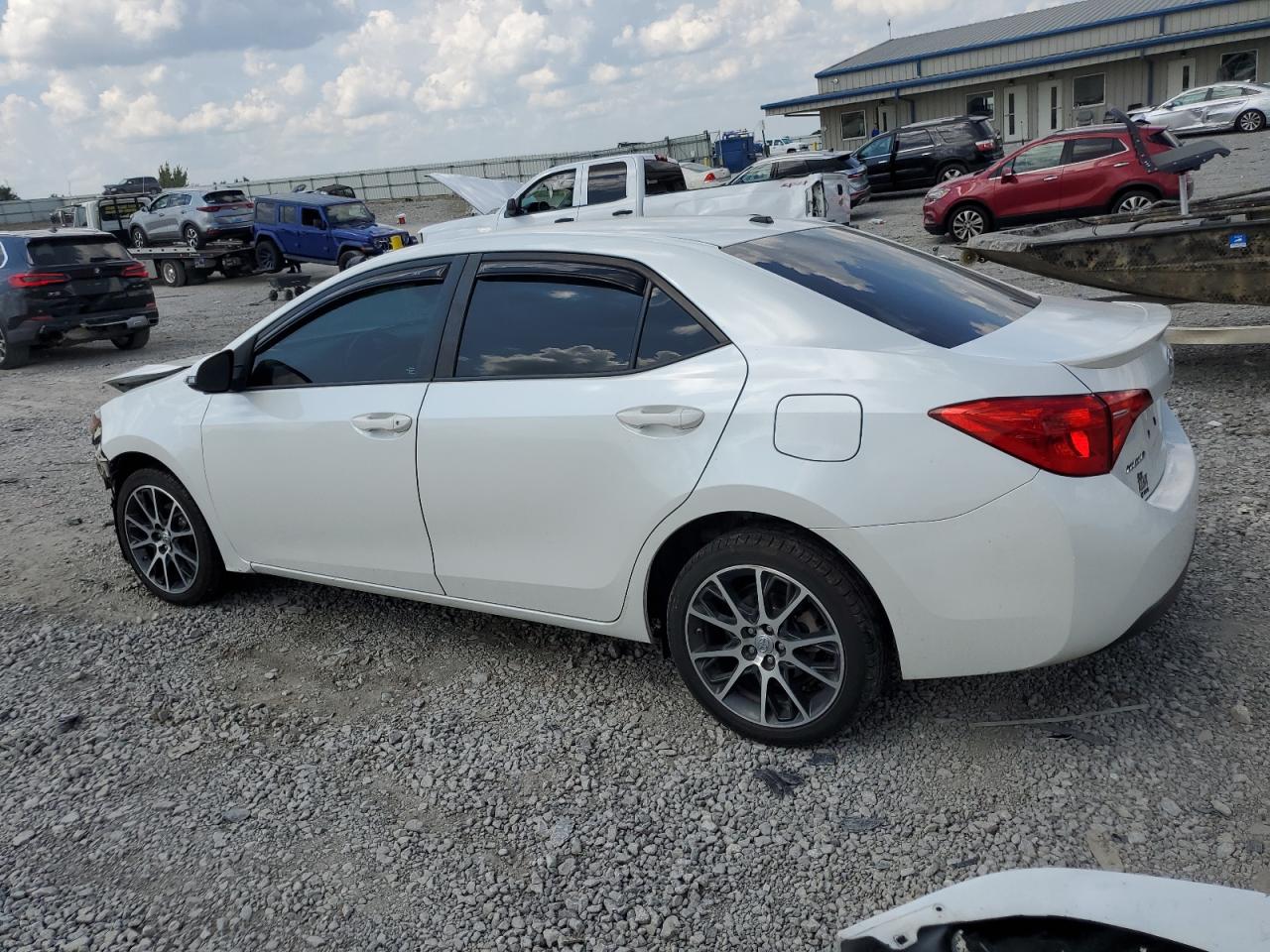 5YFBURHE7HP615728 2017 TOYOTA COROLLA - Image 2