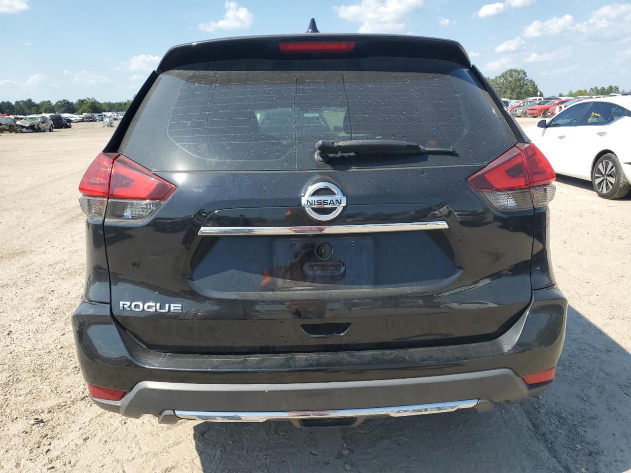 2017 Nissan Rogue S VIN: KNMAT2MTXHP611555 Lot: 67541084