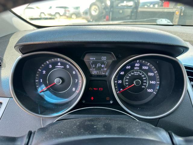 5NPDH4AE9FH637055 2015 Hyundai Elantra Se