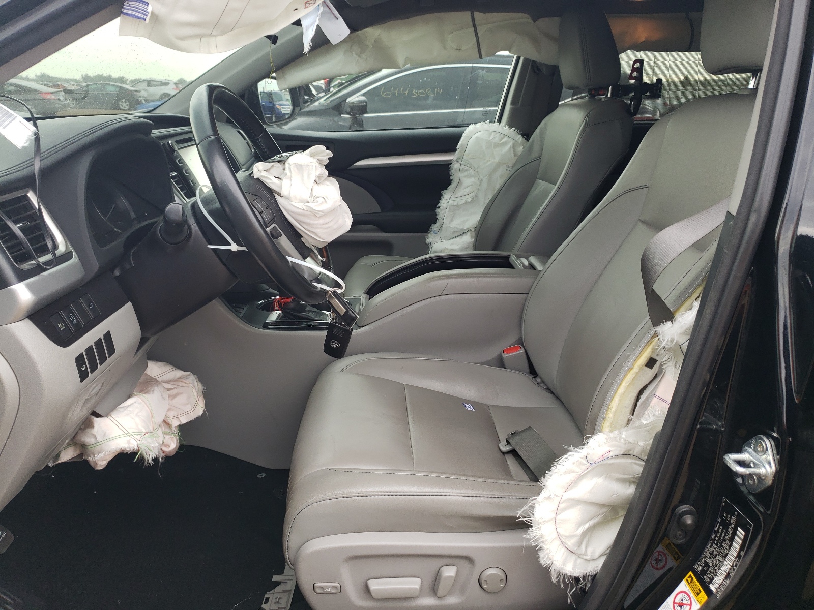 5TDJZRFH9JS860523 2018 Toyota Highlander Se